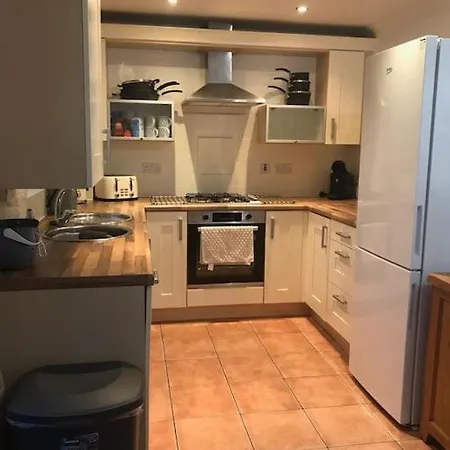 Beachfront Pet Friendly Townhouse, Stunning Views Port Talbot Exterior foto