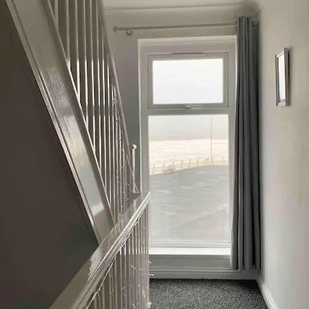 Beachfront Pet Friendly Townhouse, Stunning Views Port Talbot Exterior foto