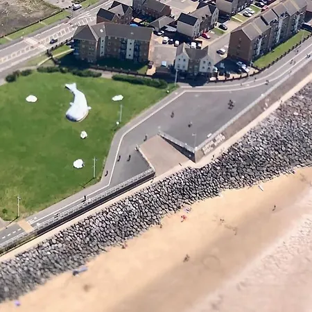 Beachfront Pet Friendly Townhouse, Stunning Views Port Talbot Exterior foto
