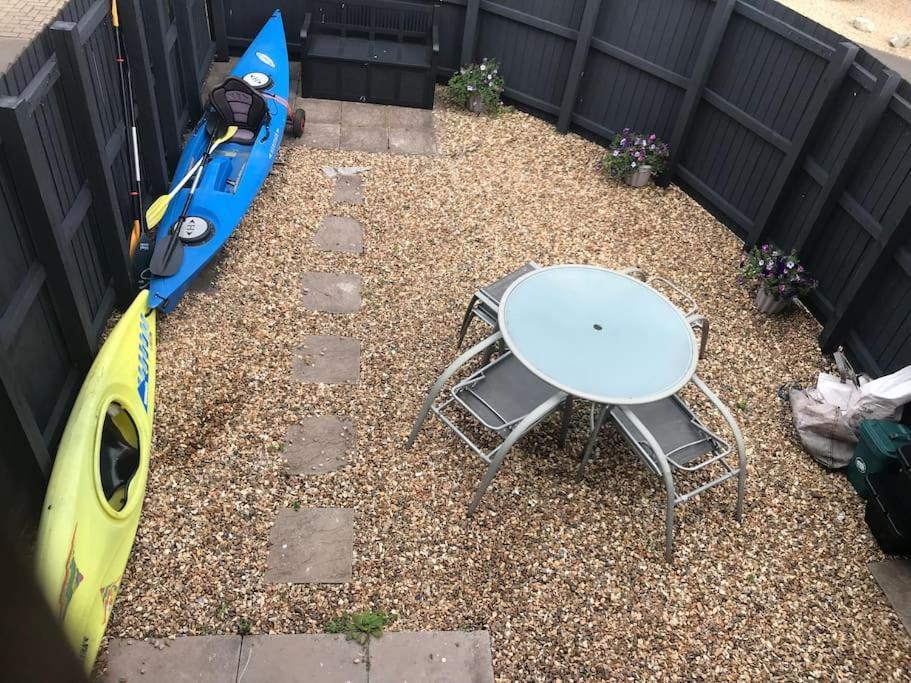 Beachfront Pet Friendly Townhouse, Stunning Views * Port Talbot
