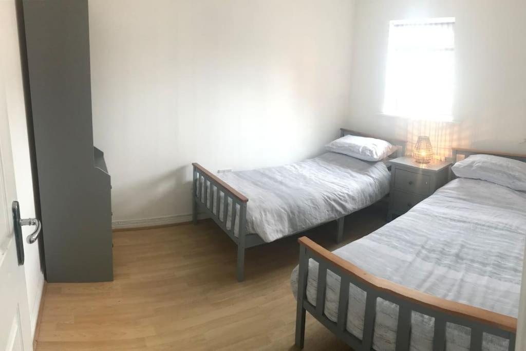 Beachfront Pet Friendly Townhouse, Stunning Views Holiday home *