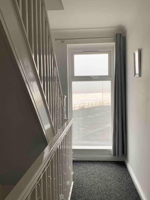 Beachfront Pet Friendly Townhouse, Stunning Views Port Talbot