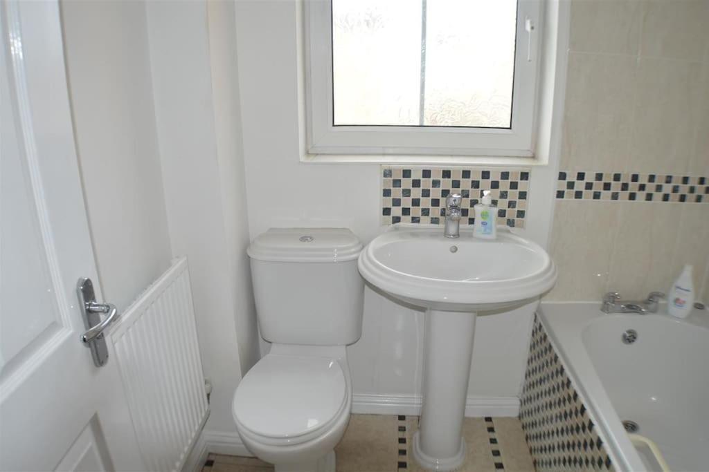 Beachfront Pet Friendly Townhouse, Stunning Views *