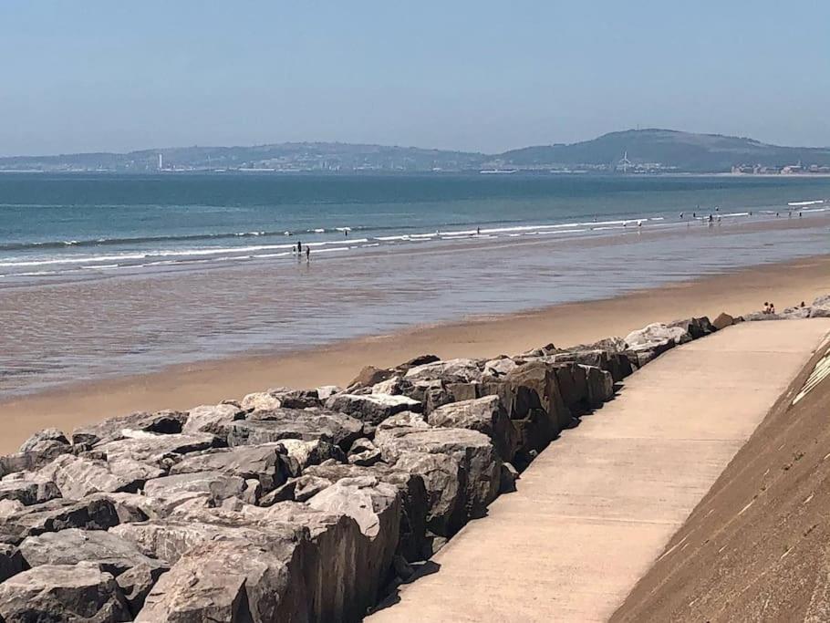 Beachfront Pet Friendly Townhouse, Stunning Views Port Talbot