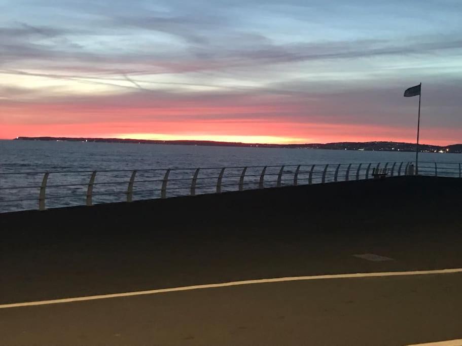 Beachfront Pet Friendly Townhouse, Stunning Views Port Talbot