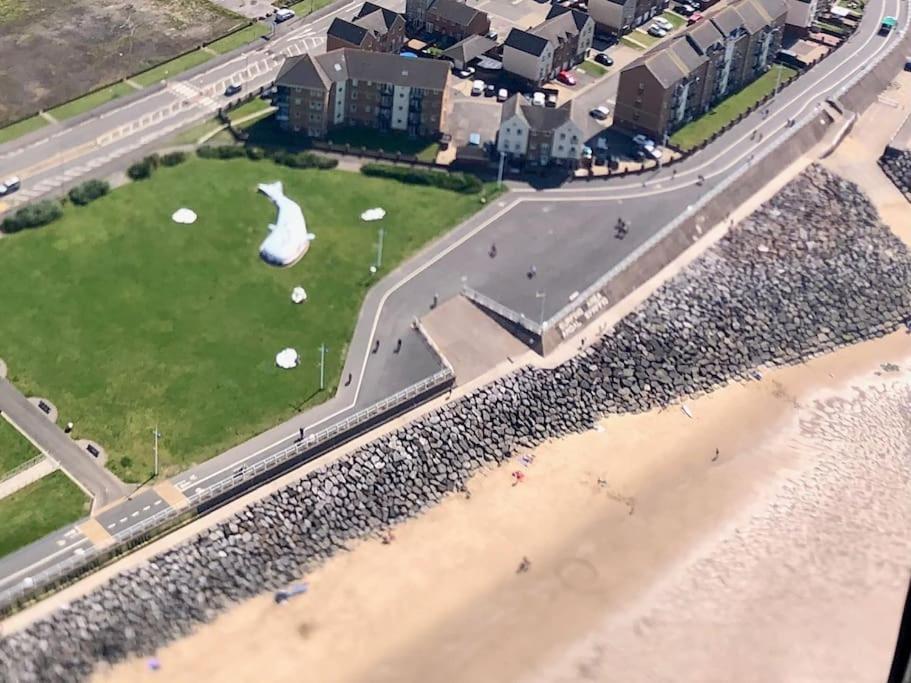 Beachfront Pet Friendly Townhouse, Stunning Views Holiday home Port Talbot