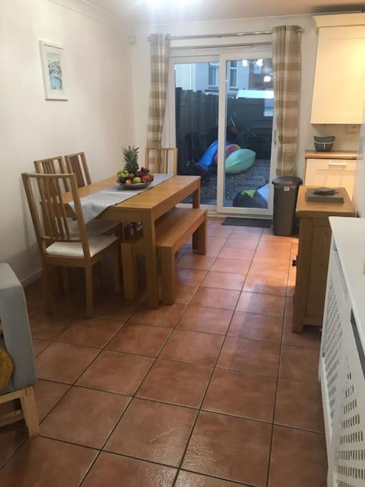 Beachfront Pet Friendly Townhouse, Stunning Views * Port Talbot